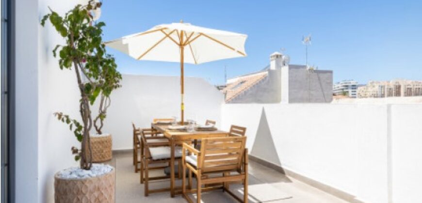Renovated luxury townhouse in Estepona Old Town